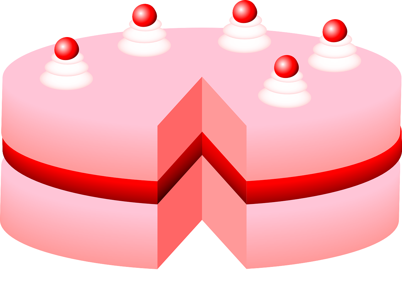 pinkfarbene Torte mit Kirschen